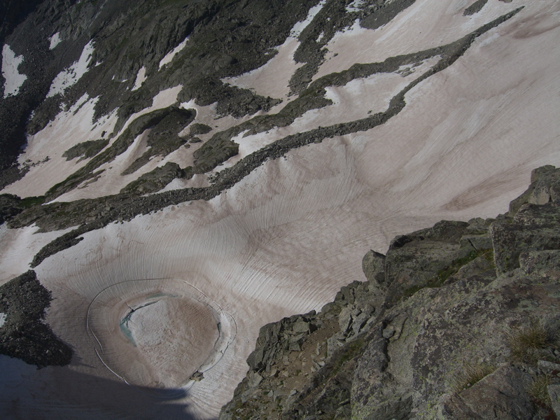 Lake and fracture patterns